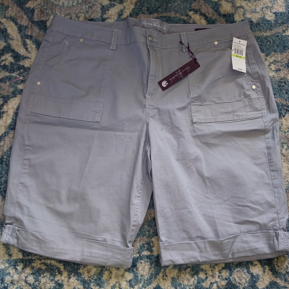 Gloria Vanderbilt Bermuda shorts